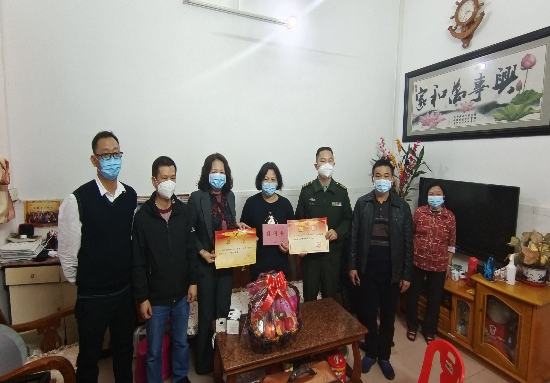 海丰县退役军人事务局联合县人民武装部开展送喜报活动